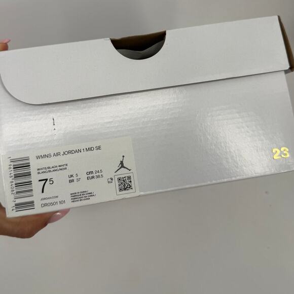 NIB Nike Women's Air Jordan 1 Mid SE Homage Split Black White - Picture 9 of 9